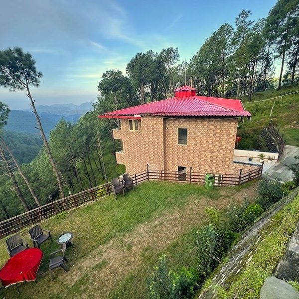 red roof family resort in Lansdowne outer view